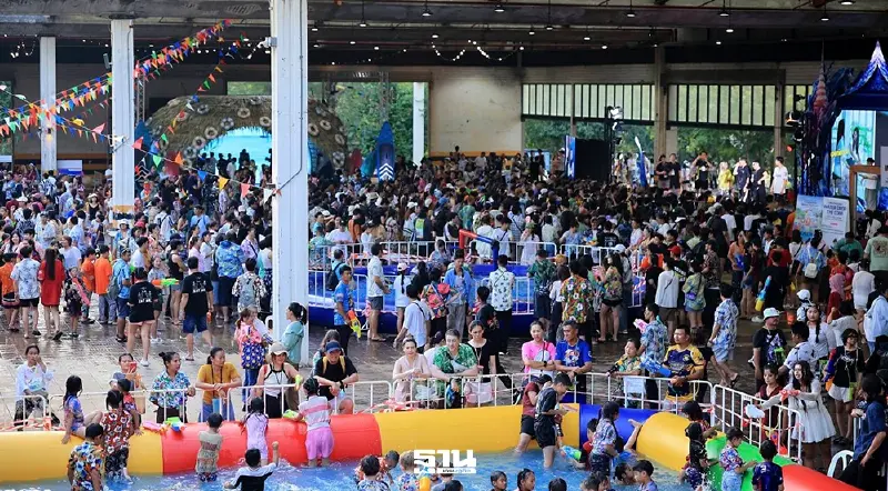 ททท.ปลื้ม Maha Songkran 2026 ร่วมงานทะลุ 3 แสน กระตุ้นศก. เงินสะพัด 448 ล้าน ททท.ปลื้ม Maha Songkran 2026 ร่วมงานทะลุ 3 แสน กระตุ้นศก. เงินสะพัด 448 ล้าน