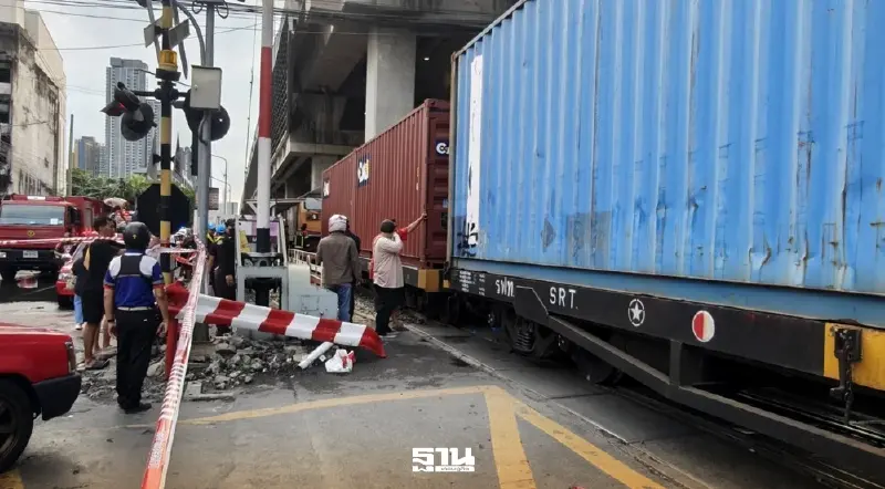 รฟท. เร่งเคลียร์เหตุรถไฟชนรถเมล์อโศก-ดินแดง กระทบเดินรถ 6 ขบวนล่าช้า
