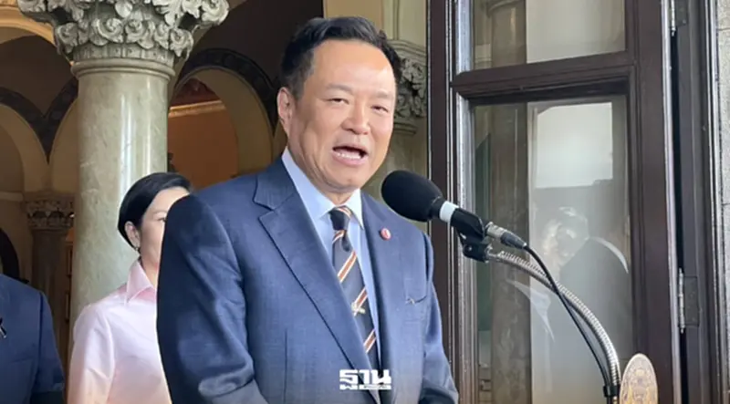 ‘อนุทิน’ ลั่นล้างบางข้าราชการสีเทา ปมบัตรปลอม-สินบนไม่จบ ‘อนุทิน’ ลั่นล้างบางข้าราชการสีเทา ปมบัตรปลอม-สินบนไม่จบ