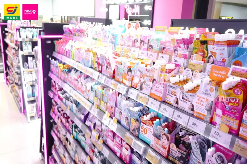 'NINE BEAUTY' รวม "ครีมซอง" กว่า 500 รายการ ถูก ครบ ใกล้บ้าน 'NINE BEAUTY' รวม "ครีมซอง" กว่า 500 รายการ ถูก ครบ ใกล้บ้าน
