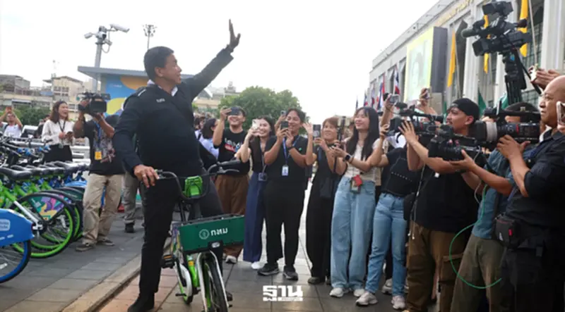 นาทีประวัติศาสตร์ 'ชัชชาติ' ลาออกผู้ว่าฯกทมฯ โบกมือลาเสาชิงช้า นาทีประวัติศาสตร์ 'ชัชชาติ' ลาออกผู้ว่าฯกทมฯ โบกมือลาเสาชิงช้า