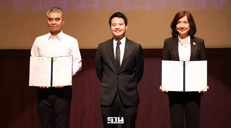 นายภราดร ปริศนานันทกุล รัฐมนตรีประจำสำนักนายกรัฐมนตรี เป็นสักขีพยานการลงนามระหว่าง ป.ป.ท. และ DGA ในการนำเทคโนโลยี AI ปราบทุจริตคอร์รัปชัน
