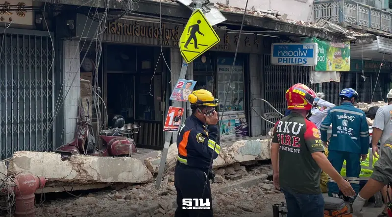 เกิดเหตุอาคารทรุดตัวบริเวณใกล้วัดไตรมิตรวิทยารามวรวิหาร ส่งผลให้การจราจรติดขัดบริเวณถนนพระราม 4
