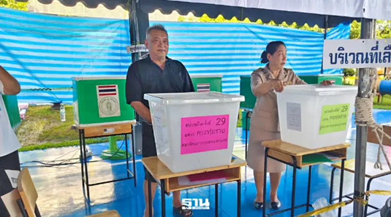 "ปราโมทย์" นายกชาวนา เข้าคูหาเลือกตั้ง ชวนคนไทยออกมาใช้สิทธิ "ปราโมทย์" นายกชาวนา เข้าคูหาเลือกตั้ง ชวนคนไทยออกมาใช้สิทธิ