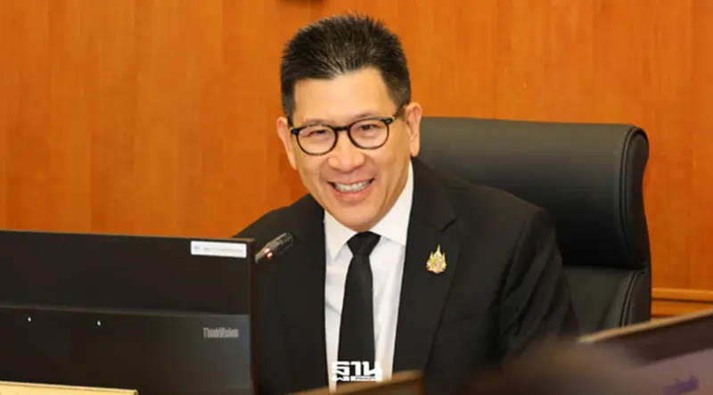 นายเอกนิติ นิติทัณฑ์ประภาศ รองนายกรัฐมนตรีและรมว.คลัง นายเอกนิติ นิติทัณฑ์ประภาศ รองนายกรัฐมนตรีและรมว.คลัง