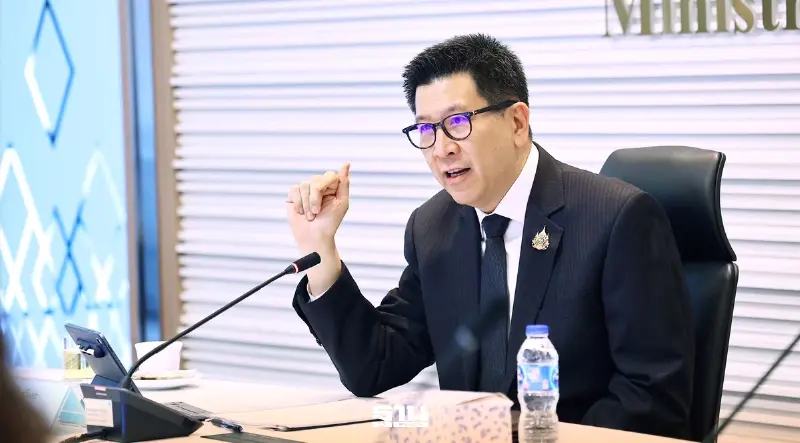 ดร.เอกนิติ นิติทัณฑ์ประภาศ ชวนลงทุน “พันธบัตรออมพลัส” ดร.เอกนิติ นิติทัณฑ์ประภาศ ชวนลงทุน “พันธบัตรออมพลัส”