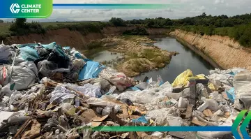 ระยอง พบลักลอบทิ้งของเสียในบ่อดินเก่า เร่งตรวจโลหะหนัก-คุมเข้มผลกระทบสิ่งแวดล้อม