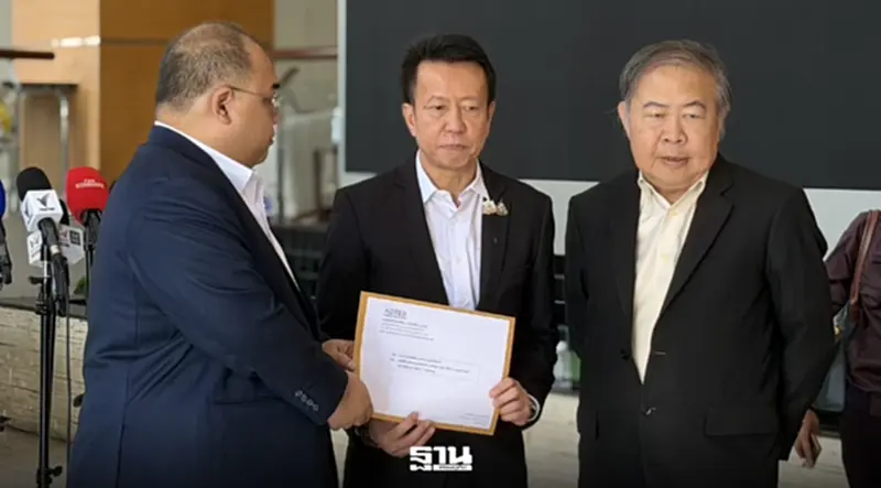 สมาคมทีวีดิจิทัล ยื่น 7 กสทช. หวั่นปมคุณสมบัติประธานฯ กระทบมติ Digital TV Roadmap สมาคมทีวีดิจิทัล ยื่น 7 กสทช. หวั่นปมคุณสมบัติประธานฯ กระทบมติ Digital TV Roadmap