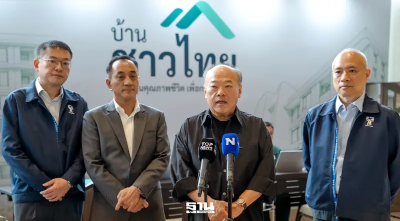 นายคีรี กาญจนพาสน์ ประธานกรรมการ กลุ่มบริษัทบีทีเอส พร้อมคณะผู้บริหารเยี่ยมชมบรรยากาศการเซ็นรับใบจองบ้านชาวไทย นายคีรี กาญจนพาสน์ ประธานกรรมการ กลุ่มบริษัทบีทีเอส พร้อมคณะผู้บริหารเยี่ยมชมบรรยากาศการเซ็นรับใบจองบ้านชาวไทย