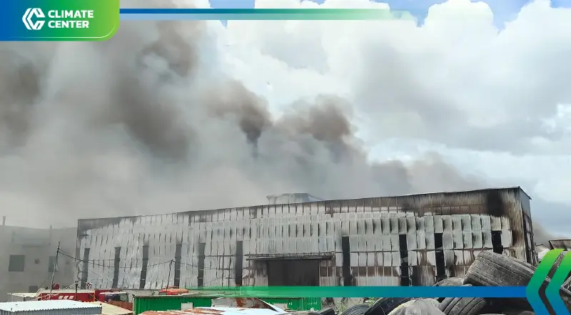 ตรวจเข้มคุณภาพอากาศ หลังเพลิงไหม้โรงงานรีไซเคิลยางบ้านบึง