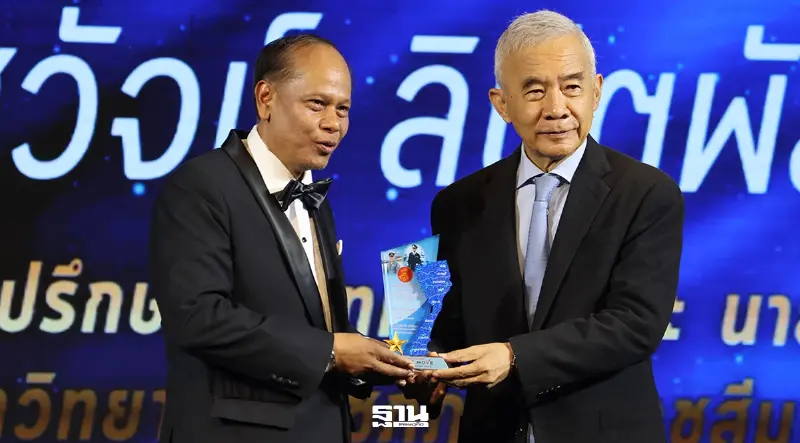 สุวัจน์รับรางวัล“คนภักดีศรีคีรีขันธ์”ผู้ทำคุณประโยชน์ประจวบคีรีขันธ์ สุวัจน์รับรางวัล“คนภักดีศรีคีรีขันธ์”ผู้ทำคุณประโยชน์ประจวบคีรีขันธ์