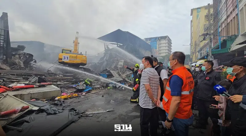 “อนุทิน” รุดตรวจไฟไหม้คลองถมเซ็นเตอร์ สั่งคุมพื้นที่ป้องกันขโมย เร่งช่วยผู้ค้า “อนุทิน” รุดตรวจไฟไหม้คลองถมเซ็นเตอร์ สั่งคุมพื้นที่ป้องกันขโมย เร่งช่วยผู้ค้า