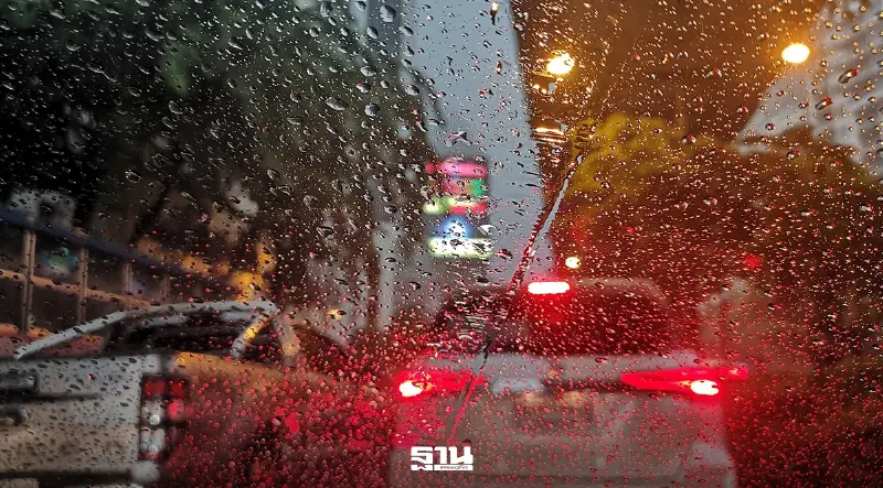 ฝนตกกรุงเทพฯ วันนี้ กทม.-ปริมณฑล ถล่มหนักเกือบทุกเขต ลากยาวเกิน 1 ชม.