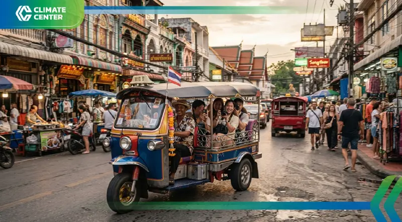 จุดเปลี่ยน 'ตุ๊กตุ๊กไทย' สู่ EV ลดคาร์บอน 90% ลุ้นเปลี่ยน 7,800 คัน รับ Net Zero