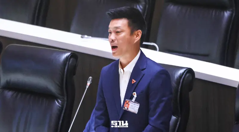 "เท้ง ณัฐพงษ์" โชว์แผน 12 ปี 3 เฟส 4 แสนล้าน เปลี่ยนผ่านพลังงาน ไม่ต้องกู้สักบาท "เท้ง ณัฐพงษ์" โชว์แผน 12 ปี 3 เฟส 4 แสนล้าน เปลี่ยนผ่านพลังงาน ไม่ต้องกู้สักบาท