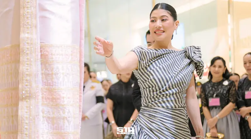 เจ้าฟ้าสิริวัณณวรีฯ เสด็จทอดพระเนตรนิทรรศการ ส่งเสริมภูมิปัญญาและหัตถศิลป์แห่งผ้าไทย