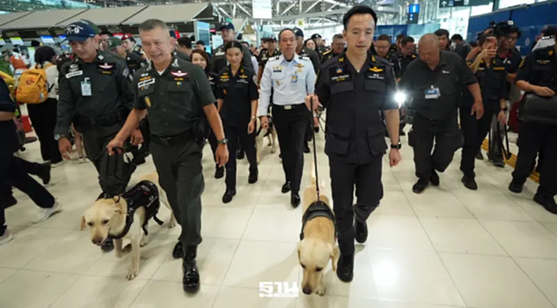 ศุลกากรผนึก 'ตชด.-ทอท.' ตรวจเข้มสุวรรณภูมิ ส่ง K9 สกัดขนยาเสพติดข้ามชาติ ศุลกากรผนึก 'ตชด.-ทอท.' ตรวจเข้มสุวรรณภูมิ ส่ง K9 สกัดขนยาเสพติดข้ามชาติ