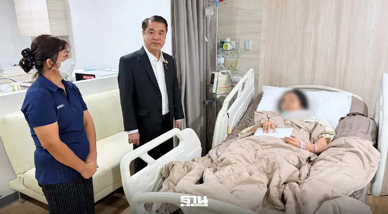 'สุริยะ' เยี่ยมให้กำลังใจครูบาดเจ็บเหตุกราดยิงโรงเรียนเทพศิรินทร์ นนทบุรี