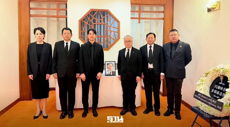 คณะผู้บริหารดั๊บเบิ้ล เอ ร่วมแสดงความอาลัย "จู หรงจี" อดีตนายกรัฐมนตรีจีน คณะผู้บริหารดั๊บเบิ้ล เอ ร่วมแสดงความอาลัย "จู หรงจี" อดีตนายกรัฐมนตรีจีน