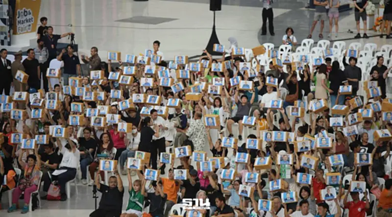 เล่นกีฬากดดัน กกต. กลุ่มไอลอว์จี้สั่งฟ้องยกเข่ง 229 ผู้ถูกกล่าวหาฮั้ว สว. เล่นกีฬากดดัน กกต. กลุ่มไอลอว์จี้สั่งฟ้องยกเข่ง 229 ผู้ถูกกล่าวหาฮั้ว สว.