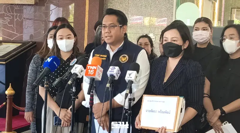 บุก สธ. ผู้เสียหายขีดเส้น 15 วัน แจงแอปฯ 'หมอพร้อม' คีย์ข้อมูลพลาด ขู่ฟ้องอาญา