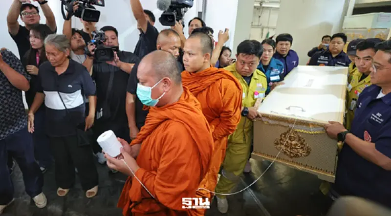 ในหลวง ทรงรับศพผู้เสียชีวิตเหตุกราดยิง รร.เทพศิรินทร์ ไว้ในพระบรมราชานุเคราะห์ ในหลวง ทรงรับศพผู้เสียชีวิตเหตุกราดยิง รร.เทพศิรินทร์ ไว้ในพระบรมราชานุเคราะห์