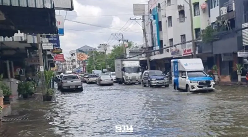 น้ำท่วม ถนน2สายรถผ่านไม่ได้ แจ้งวัฒนะ-ลำลูกกา เร่งช่วยเหลือผู้ประสบอุทกภัย น้ำท่วม ถนน2สายรถผ่านไม่ได้ แจ้งวัฒนะ-ลำลูกกา เร่งช่วยเหลือผู้ประสบอุทกภัย