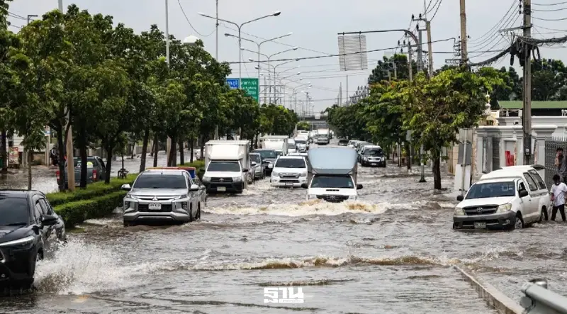 นิคมลาดกระบัง-บางชันน้ำท่วมสูง 50 ซม. เร่งสูบระบาย หวั่นกระทบฐานผลิตอุตสาหกรรม นิคมลาดกระบัง-บางชันน้ำท่วมสูง 50 ซม. เร่งสูบระบาย หวั่นกระทบฐานผลิตอุตสาหกรรม