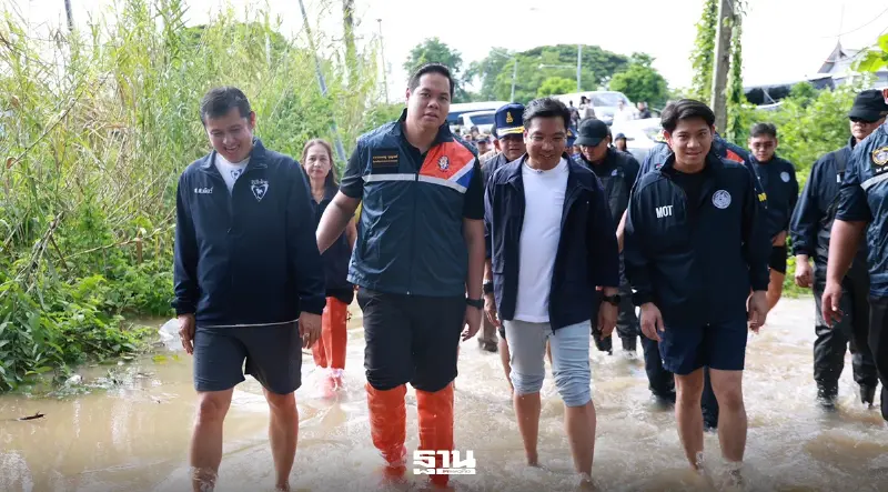 “สรรเพชญ”นำคมนาคมลุยช่วยน้ำท่วมอยุธยา มอบถุงยังชีพบรรเทาความเดือดร้อน “สรรเพชญ”นำคมนาคมลุยช่วยน้ำท่วมอยุธยา มอบถุงยังชีพบรรเทาความเดือดร้อน