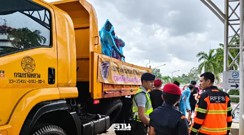 กรมทางหลวงจัดรถรับ–ส่งประชาชน 6 เส้นทาง เชื่อมรถไฟฟ้า ผลกระทบน้ำท่วมกทม. กรมทางหลวงจัดรถรับ–ส่งประชาชน 6 เส้นทาง เชื่อมรถไฟฟ้า ผลกระทบน้ำท่วมกทม.