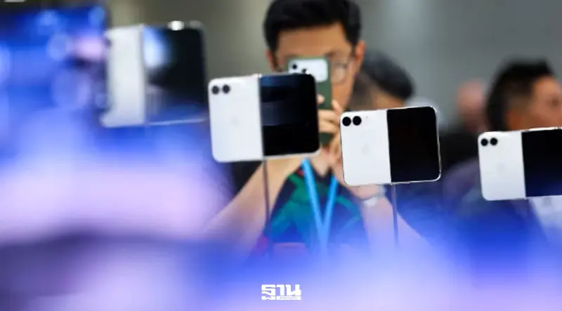 Samsung แซะแรง iPhone Duo ผ่านแคมเปญ “Welcome to Foldables” Samsung แซะแรง iPhone Duo ผ่านแคมเปญ “Welcome to Foldables”