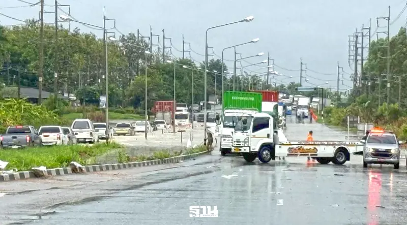 เช็กเส้นทาง กรมทางหลวงพบ 109 จุดน้ำท่วม รถผ่านไม่ได้ 8 แห่ง