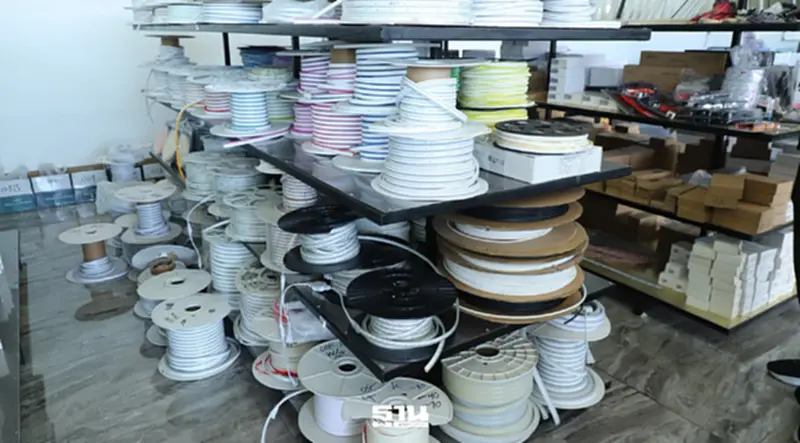 ทลายโกดังของเถื่อน 32.5 ล้าน สมอ.ยึด 41,161 ชิ้น เร่งสาวต้นตอประเทศเพื่อนบ้าน ทลายโกดังของเถื่อน 32.5 ล้าน สมอ.ยึด 41,161 ชิ้น เร่งสาวต้นตอประเทศเพื่อนบ้าน