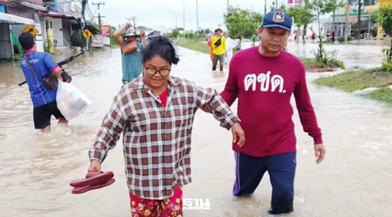 ผบ.ตร.สั่ง ตชด.ระดมกำลังรับมือน้ำท่วมทั่วประเทศ เร่งช่วยสุรินทร์–สระแก้ว ผบ.ตร.สั่ง ตชด.ระดมกำลังรับมือน้ำท่วมทั่วประเทศ เร่งช่วยสุรินทร์–สระแก้ว