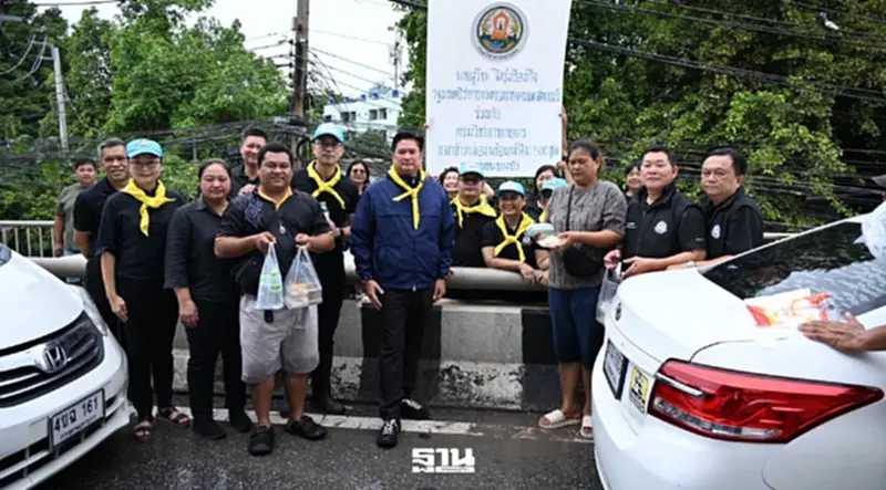 กรมวิชาการเกษตรลุยบางบัว แจกข้าวกล่อง 500 ชุด ช่วยผู้ประสบภัยน้ำท่วม กรมวิชาการเกษตรลุยบางบัว แจกข้าวกล่อง 500 ชุด ช่วยผู้ประสบภัยน้ำท่วม