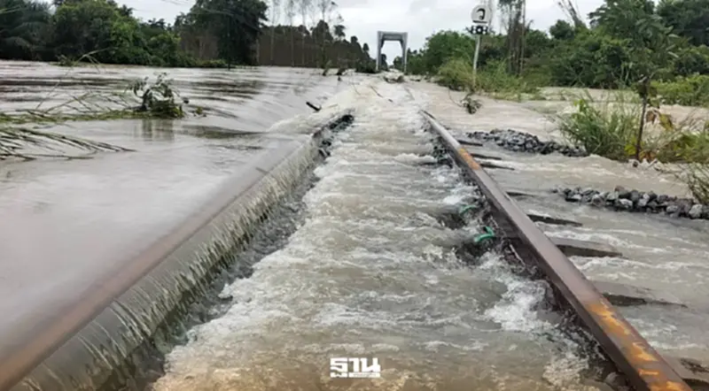 รฟท.ปิดทางสายตะวันออกเพิ่ม หลังน้ำท่วมสันราง งดเดินรถ 10 ขบวน รฟท.ปิดทางสายตะวันออกเพิ่ม หลังน้ำท่วมสันราง งดเดินรถ 10 ขบวน