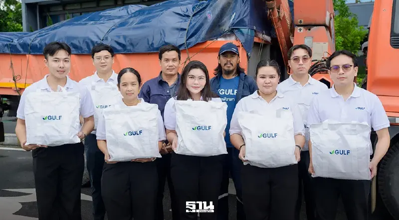 GULF ส่งทีมอาสาช่วยน้ำท่วม กทม. มอบ 650 ถุงยังชีพ-น้ำดื่ม 6,000 ขวด