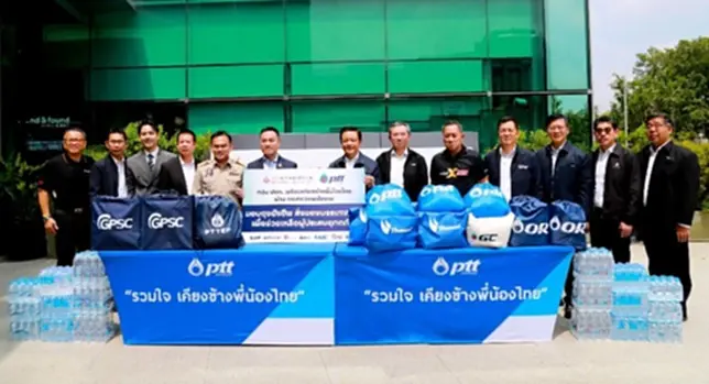IRPC ร่วมกลุ่ม ปตท. ส่งมอบความช่วยเหลือผู้ประสบอุทกภัยผ่านกระทรวงพลังงาน พร้อมดูแลชุมชนโดยรอบเขตประกอบการฯ IRPC ร่วมกลุ่ม ปตท. ส่งมอบความช่วยเหลือผู้ประสบอุทกภัยผ่านกระทรวงพลังงาน พร้อมดูแลชุมชนโดยรอบเขตประกอบการฯ