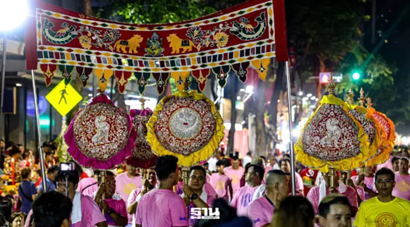 งานนวราตรี 2569 วัดพระศรีมหาอุมาเทวี เช็กรายชื่อขบวนแห่วัดแขกสีลม วันวิชัยทัสมิ 20 ต.ค.69 เริ่มแห่กี่โมง ปิดถนนเส้นไหนบ้าง งานนวราตรี 2569 วัดพระศรีมหาอุมาเทวี เช็กรายชื่อขบวนแห่วัดแขกสีลม วันวิชัยทัสมิ 20 ต.ค.69 เริ่มแห่กี่โมง ปิดถนนเส้นไหนบ้าง
