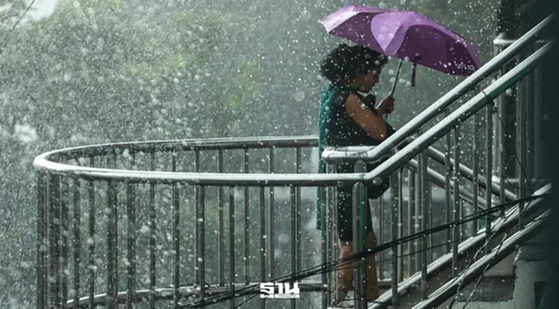 กทม.สั่งเร่งพร่องน้ำ จับตาเที่ยงนี้ฝนจ่อถล่มอีกระลอก 70% กทม.สั่งเร่งพร่องน้ำ จับตาเที่ยงนี้ฝนจ่อถล่มอีกระลอก 70%
