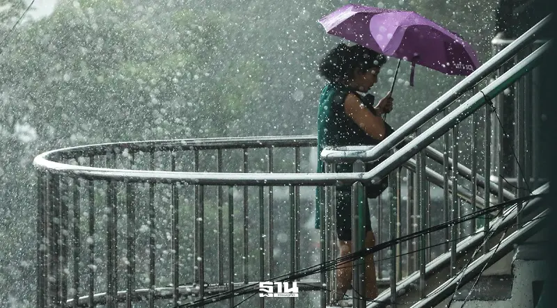 กทม.สั่งเร่งพร่องน้ำ จับตาเที่ยงนี้ฝนจ่อถล่มอีกระลอก 70%