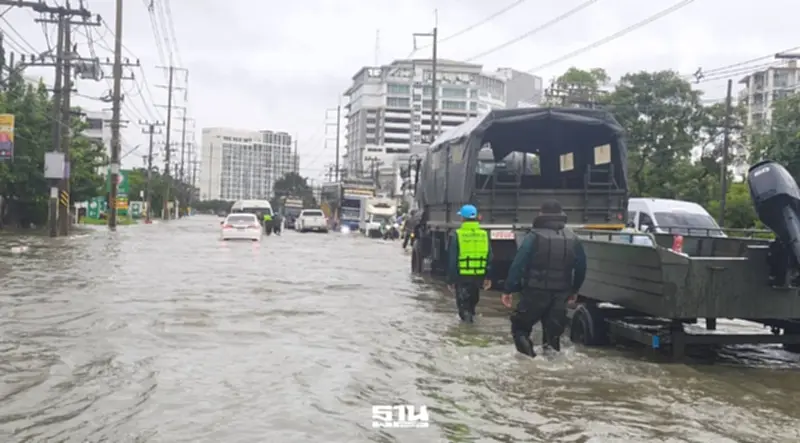 น้ำเหนือจ่อกระทบนิคมฯ เจ้าพระยาเร่งระบาย 3,046 ลบ.ม./วินาที อมตะซิตี้ยังขังสูง 70 ซม. น้ำเหนือจ่อกระทบนิคมฯ เจ้าพระยาเร่งระบาย 3,046 ลบ.ม./วินาที อมตะซิตี้ยังขังสูง 70 ซม.