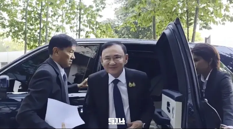 “ทักษิณ”โผล่ศาลภาษีอากรไต่สวนคดีหนี้ภาษีหุ้นชินคอร์ป ลั่น“สบายๆ” “ทักษิณ”โผล่ศาลภาษีอากรไต่สวนคดีหนี้ภาษีหุ้นชินคอร์ป ลั่น“สบายๆ”