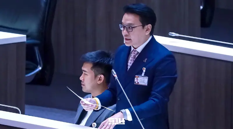 “สกลธี”จี้ ศธ.ปลดล็อกสิทธิรักษาครูเอกชน 2 แสนคน ชงเลือกบัตรทองได้