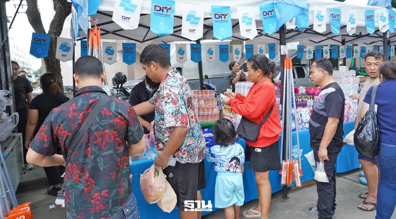 พาณิชย์ เปิด 20 จุด “ไทยช่วยไทย ธงฟ้าสู้ภัยน้ำท่วม” ลดราคาสูงสุด 62%
